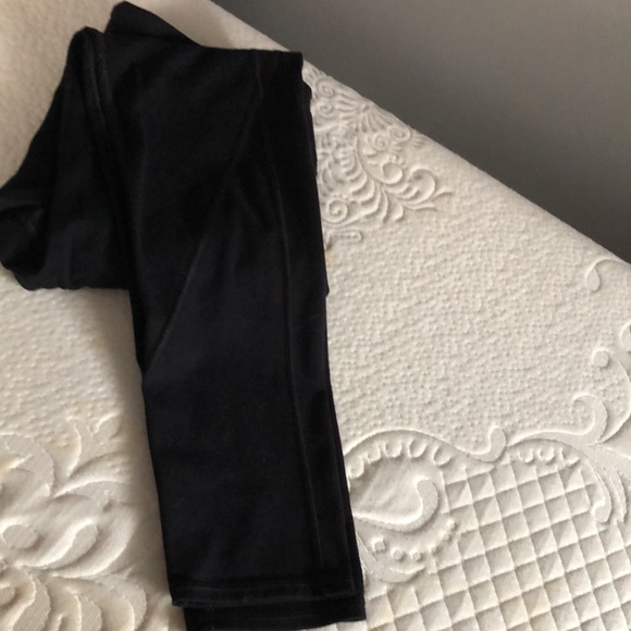 Black, Large, workout leggings. - Picture 2 of 3